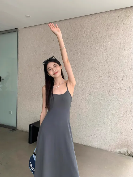 吊带夏季连衣裙春季裙子梨形身材露背时尚气质小众裙子辣妹长裙子