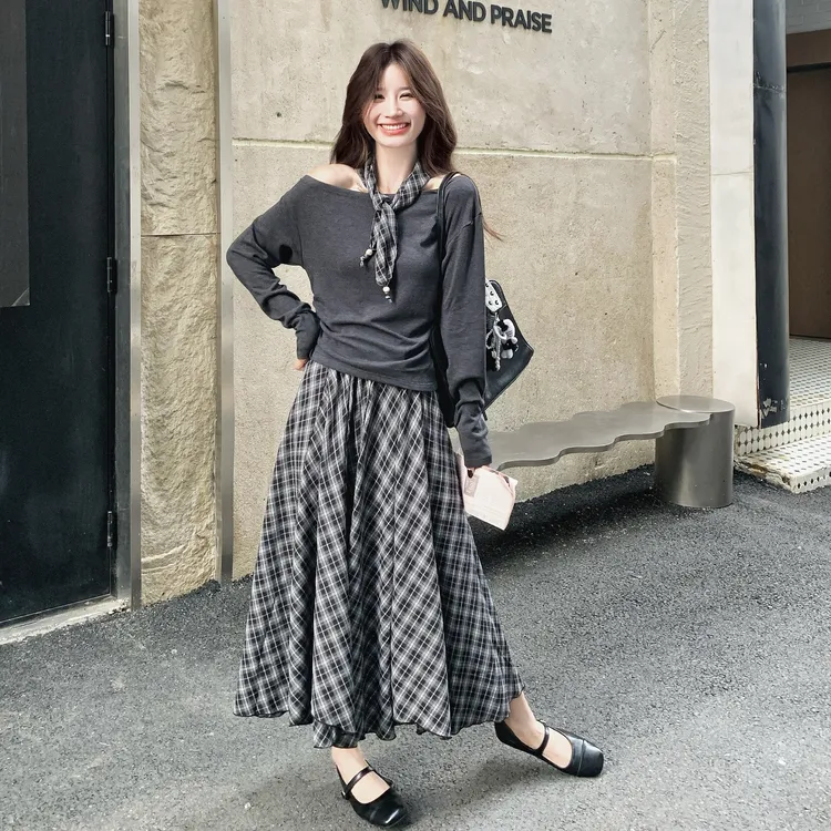 氛围感时尚减龄百搭套装裙女早秋潮流显瘦一字领上衣半身裙两件套