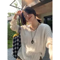 【西西里安】 治愈系美感~镂空V领卷边宽松慵懒风毛衣