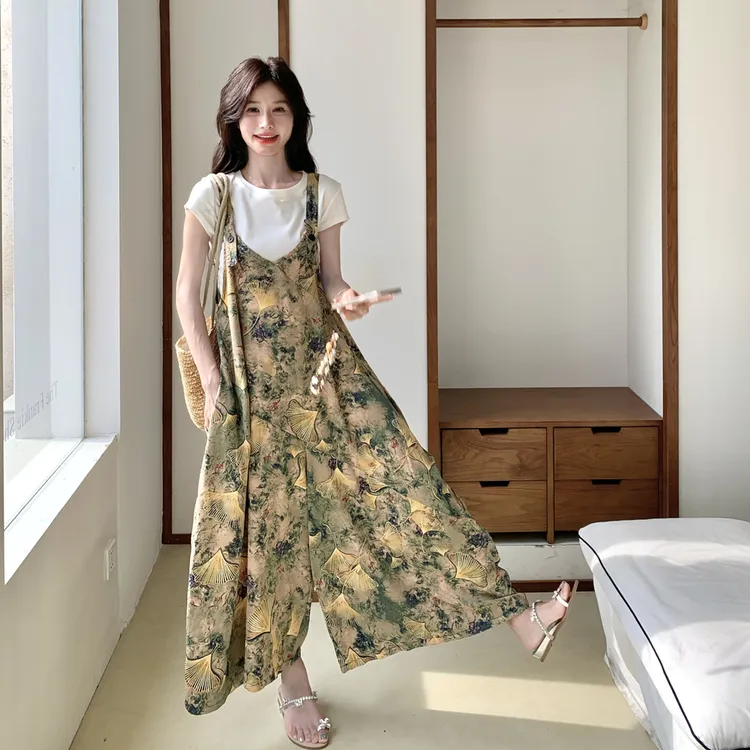 今年流行爆款五一出游出片夏日ootd穿搭巨好看碎花背带阔腿裤超火