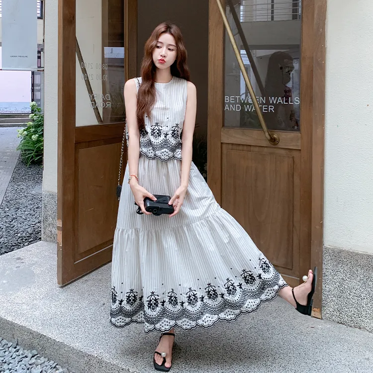 氛围感慵懒休闲套装裙女2025年夏季新款花边条纹绣花阔腿裤两件套