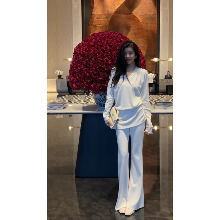 N.COU妮蔻25冬新款气质休闲风高级感打底叠穿V领纯色套装DY79930