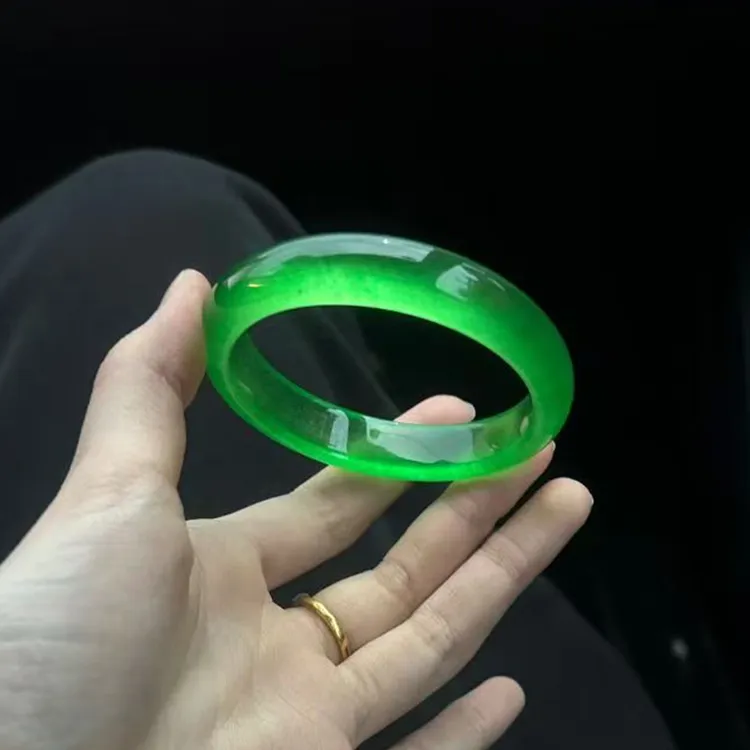 高冰货头菠菜绿扁条手镯女款石英岩玉绿色细圆条玉石镯子叮当镯