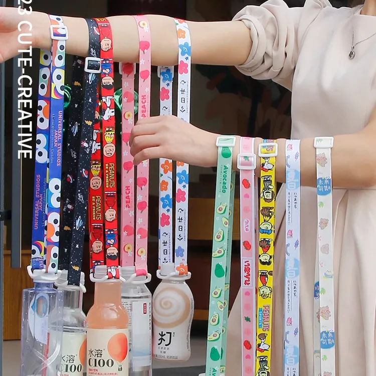 水瓶挂绳矿泉水背带饮料瓶背水神器脉动斜挎便携旅游儿童大人通