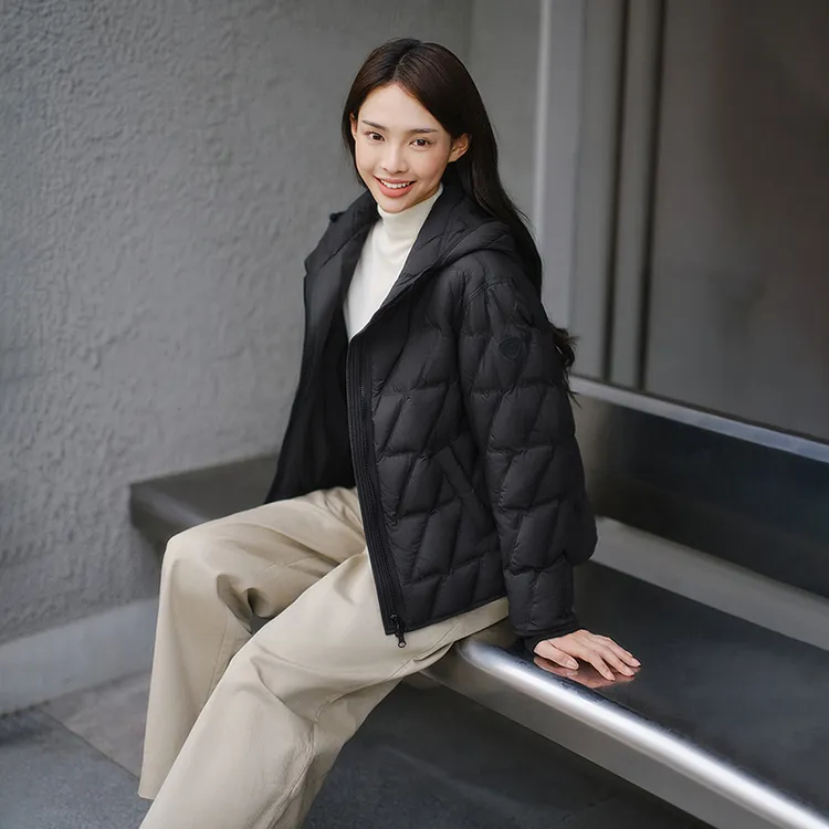 坦博尔25年新款春秋轻薄女连帽短款简约百搭时尚高品质羽绒服216Z