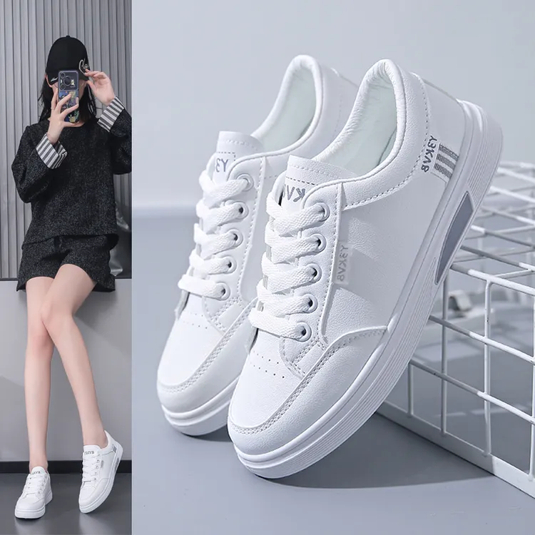 春秋小白鞋女款2025新款百搭透气运动秋季爆款平底板鞋学生休闲鞋