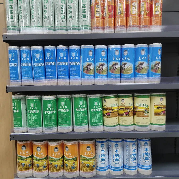 我们选用好的面粉，才能做出好的面条！吃好面，就选姜大姐面条！