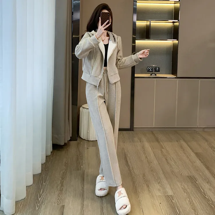 2025秋冬新款时尚休闲套装女宽松显瘦连帽卫衣阔腿裤两件套装潮