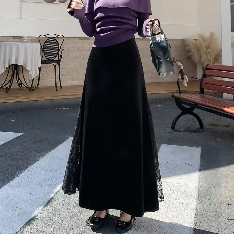 黑色丝绒半身裙女秋冬新款设计感蕾丝拼接高腰显瘦开叉A字包臀裙
