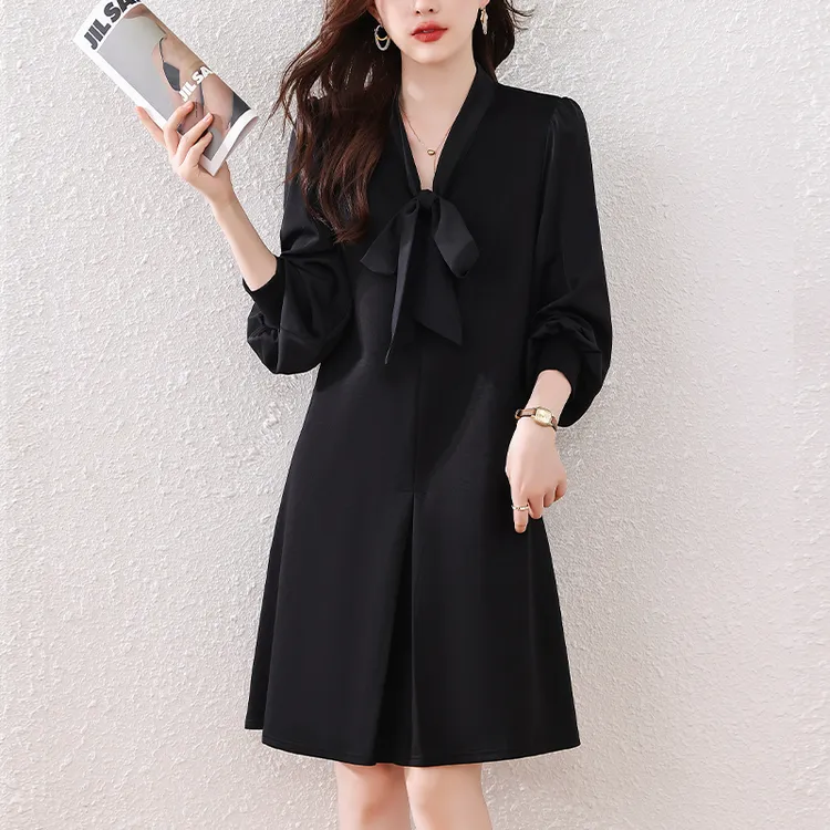 黑色连衣裙女秋季设计感宽松气质显瘦百搭短裙韩系简约高级感休闲