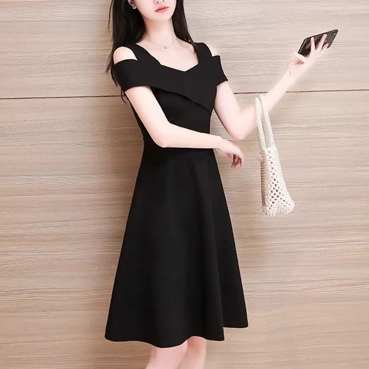 气质吊带裙2025新款女夏季黑色显瘦微胖mm遮肚小个子一字肩连衣裙