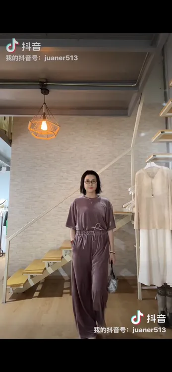 时尚大方气质女套装