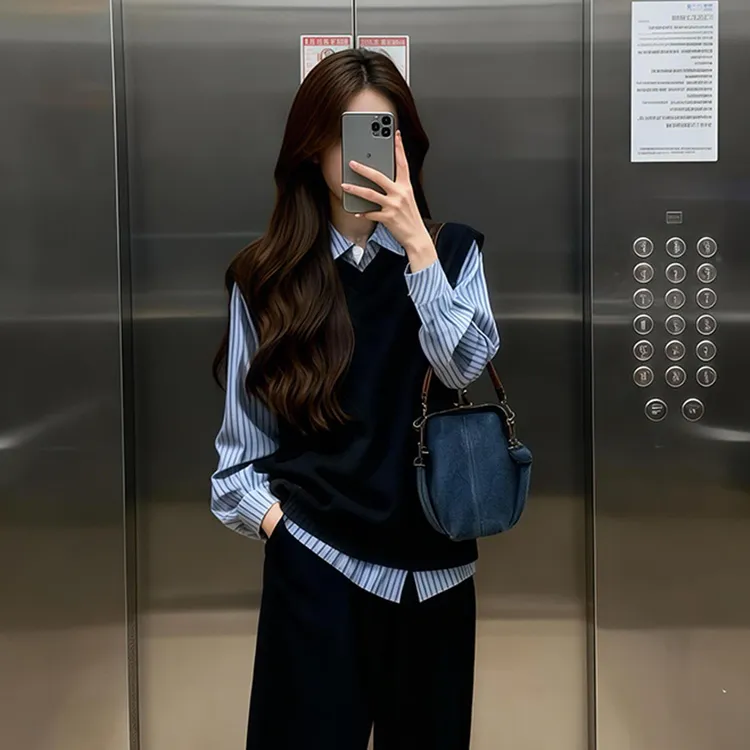 韩版时尚秋冬新款慵懒风减龄休闲黑色马甲+蓝色衬衫两件显瘦套装
