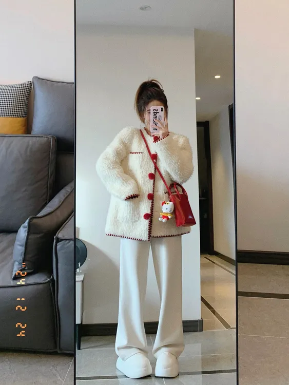 新年战袍小香风毛球纽扣加厚羊羔毛皮毛一体过年毛毛外套女秋冬季