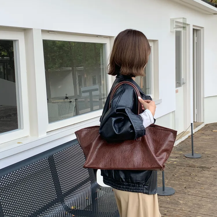 竹笋喵喵 韩版软皮大容量单肩包女2025秋冬小众休闲松弛质托特包