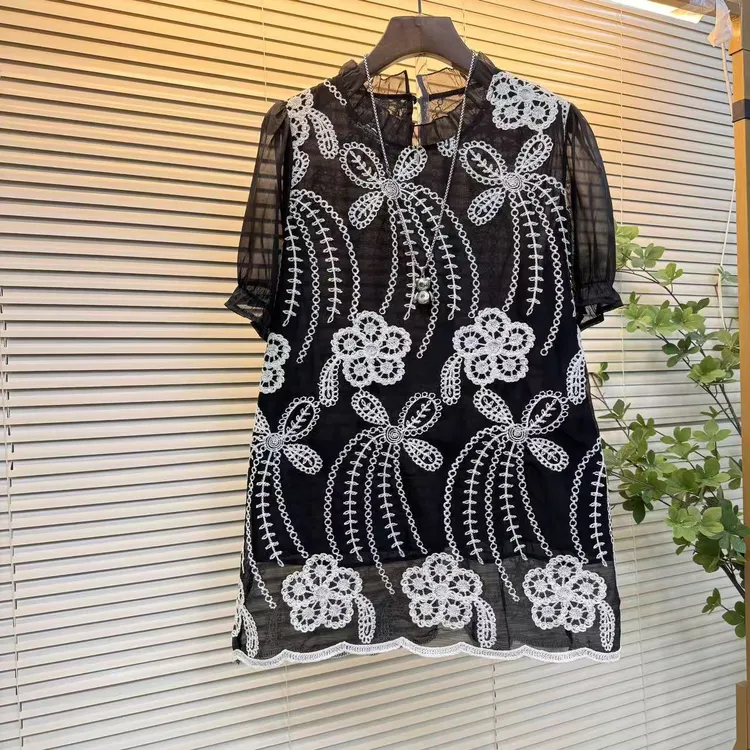 大码女装2025刺绣短袖夏季镂空新款mm上衣宽松T恤