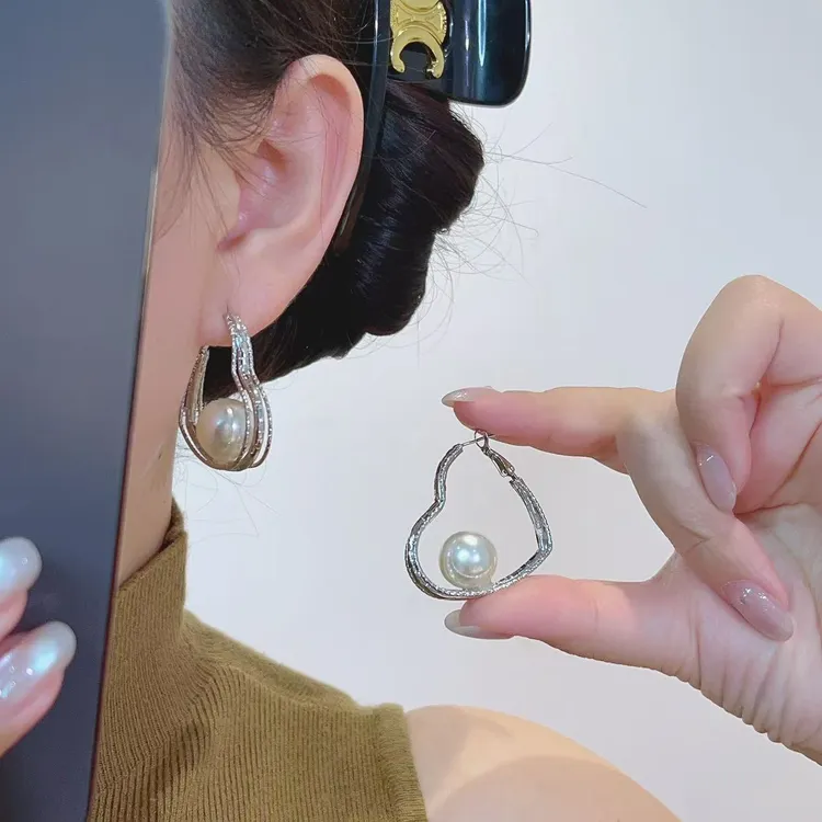 铜合金耳饰 法式甜酷风轻奢小众设计款珠珠爱心耳扣679