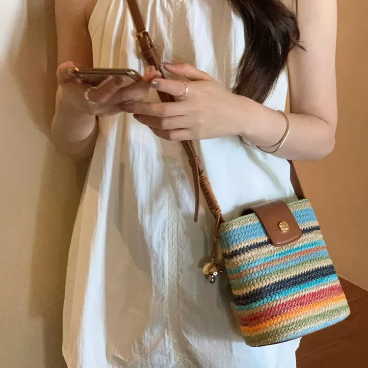 2025新款彩虹条纹编织水桶包女夏季海边沙滩包民族风单肩斜挎包