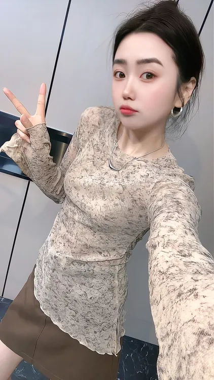 秋季新款时尚气质休闲宽松显瘦大码圆领长袖T恤网纱透视上衣女