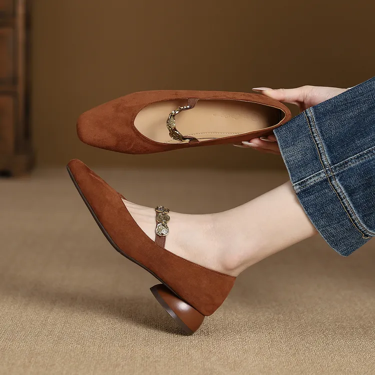 舒适低跟不累脚玛丽珍鞋女2025新款时尚金币链条浅口复古方头单鞋