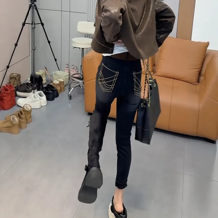 冬季新款韩版极简风刺绣牛仔小脚裤女装高腰显瘦加绒窄版铅笔裤子
