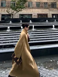 新款时尚羊毛大衣一件（图片仅供参考款式颜色以实物为准）