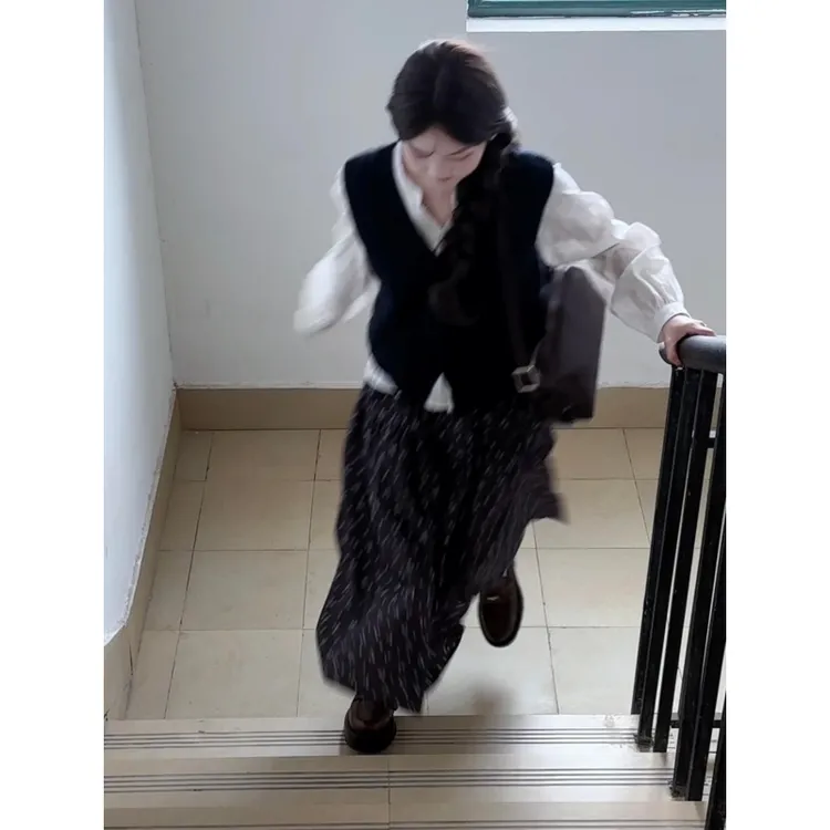 MARIE.COCO2025新款韩系衬衫上衣叠穿针织马甲唯美碎花伞裙套装