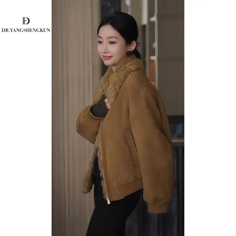 杨圣坤2025冬季新品女士复古翻领加厚皮毛一体夹克外套EY25102006