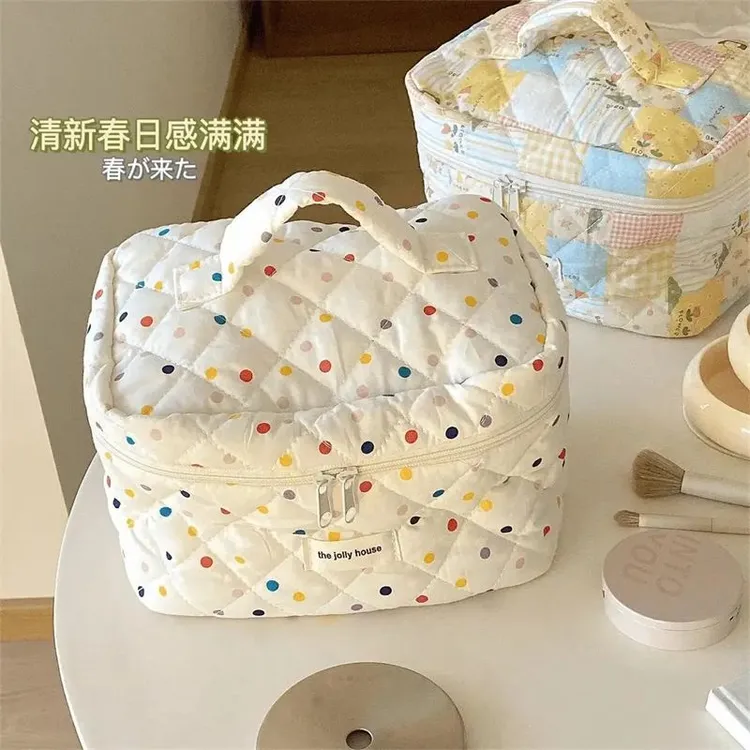 高颜值可爱化妆包女便携式大容量2025新款旅行收纳袋护肤品洗漱G
