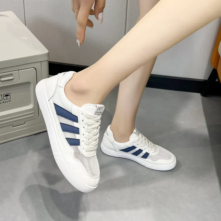 361断码特价爆款三条杠小白鞋女2024新款夏薄款透气网面休闲板鞋3