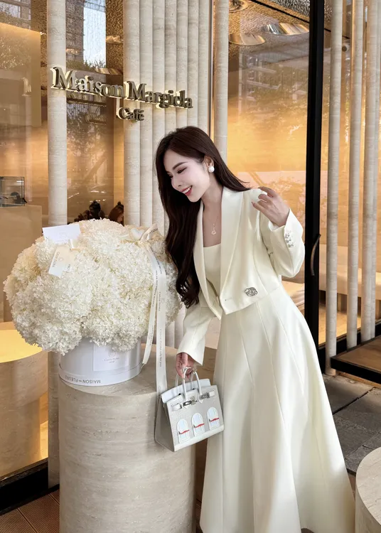 【秋装新款】DO660秋季时尚轻奢气质白色短外套+无袖背心裙套装