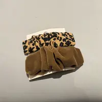C134咖色豹纹绒绒褶皱掰掰夹一对