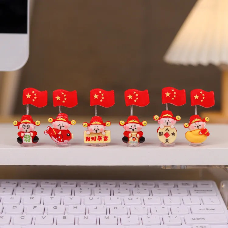 2026新款汽车红旗小摆件可爱财神电动车车内中控台装饰品车载摆件