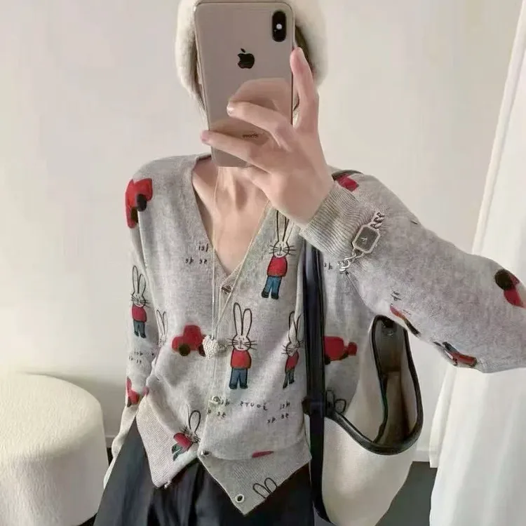 2120羊毛100%卡通印花针织衫兔兔与小汽车的秋冬童话穿出童趣感》