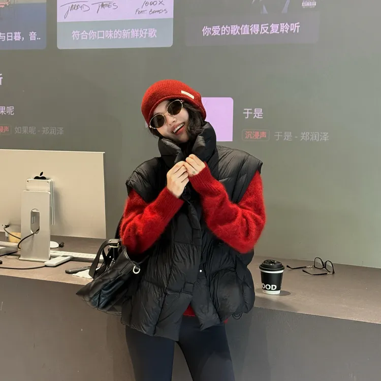 【郝洁】“泡芙马甲”时髦软糯舒适立领坎肩无袖外搭叠穿鹅绒马甲612