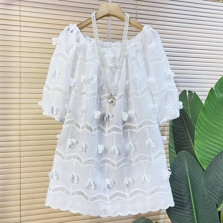 F胖mm欧货时尚新款重工刺绣立体花瓣减龄短袖上衣