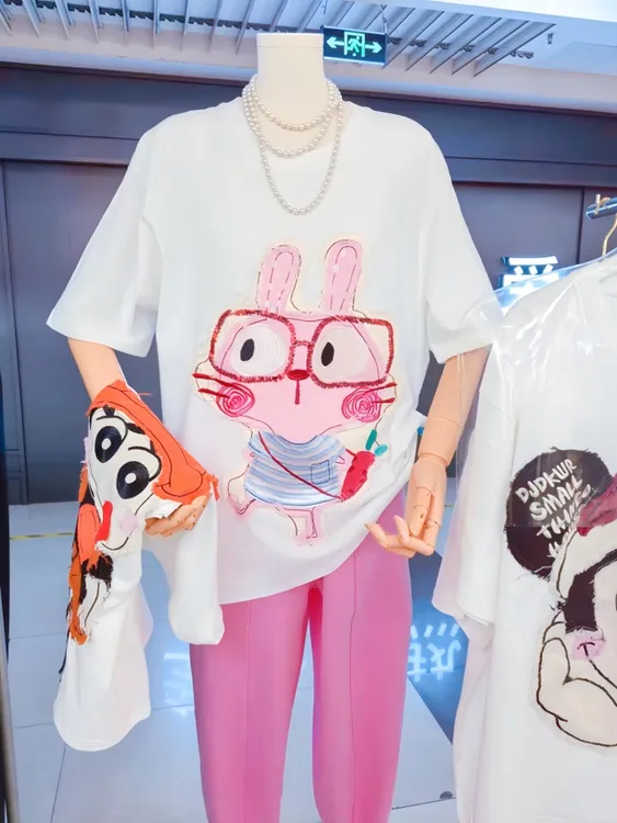 新款贴布亮片刺绣兔子短袖圆领宽松型T恤时尚设计师重工休闲百搭