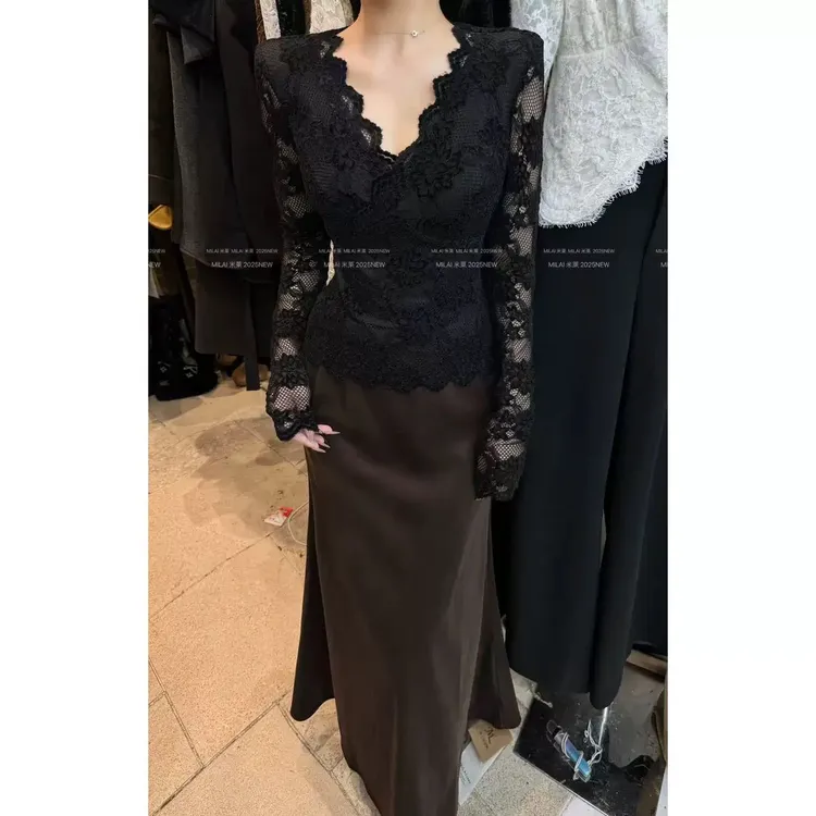 [杨杨家]大码新款V领加绒蕾丝打底衫修身显瘦长袖带胸垫