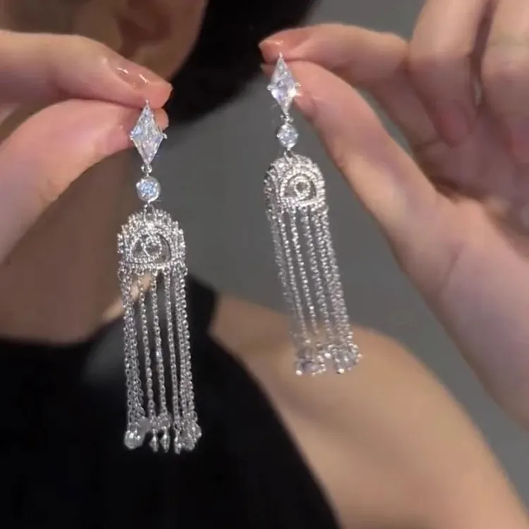 冷性风精致镶钻灯笼流苏长款耳环女新款潮宫廷风银针爆款耳饰4733
