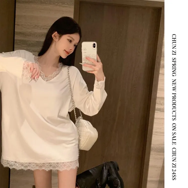 蕾丝花边拼接V领长袖打底衫T恤女秋冬季新款宽松慵懒休闲磨毛上衣