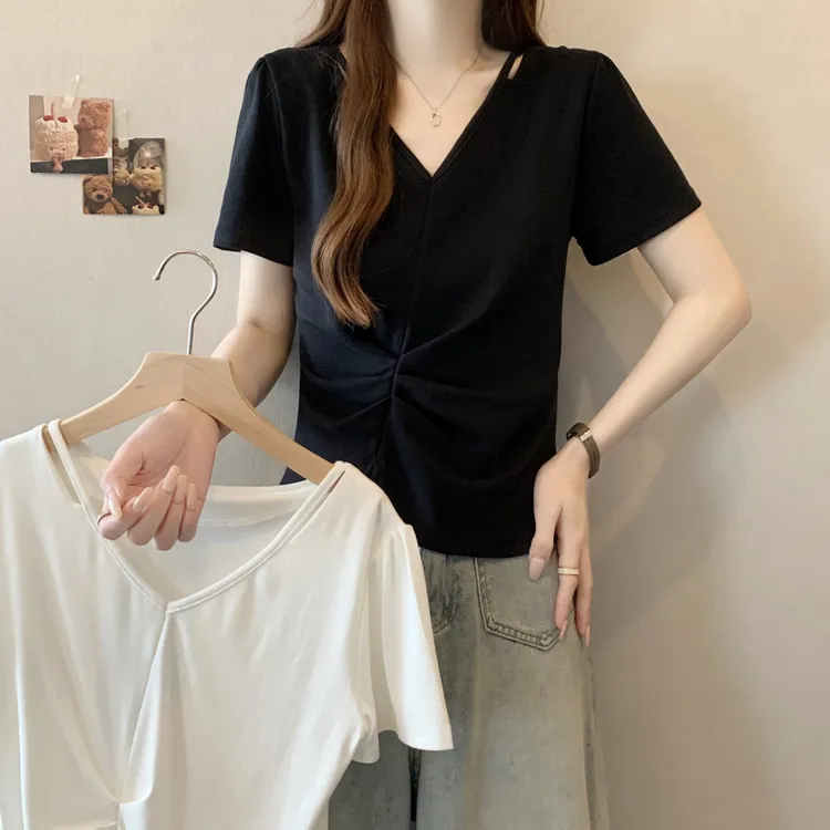 大码2025夏季新款时尚显瘦修身设计感V领不对称胖MM上衣