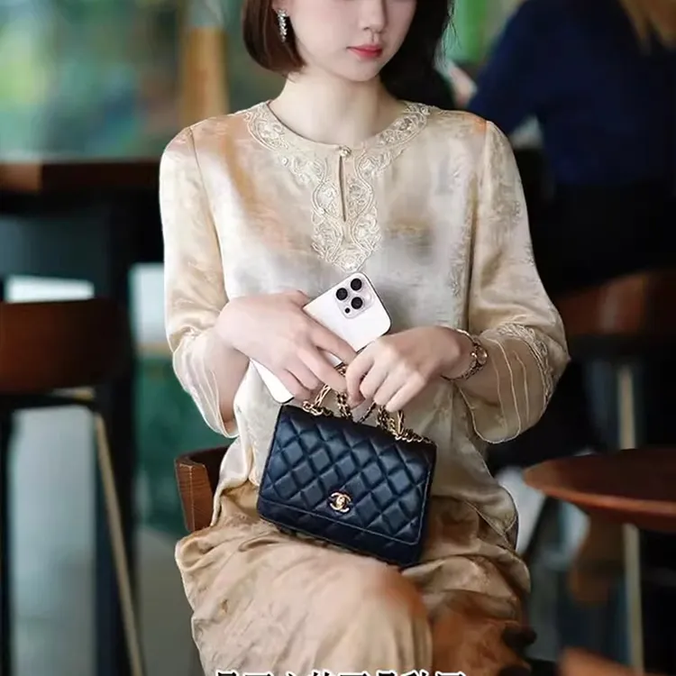 2025秋中式人丝提花圆领衬衫女打底网红国风绣花唐装网纱拼接套衫