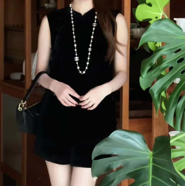 新中式丝绒套装女夏季夏款国风盘扣无袖上衣短裤两件套（25126）