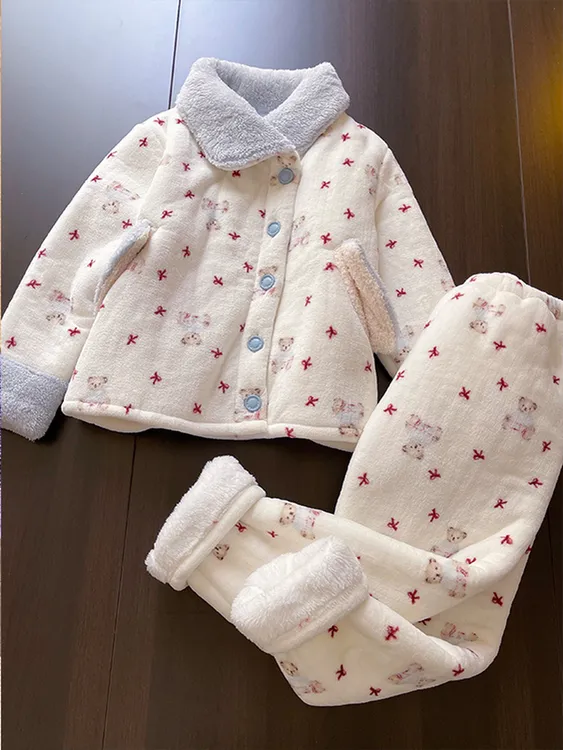 可爱卡通波点珊瑚绒睡衣女款冬季毛绒翻领加厚舒适保暖家居服套装