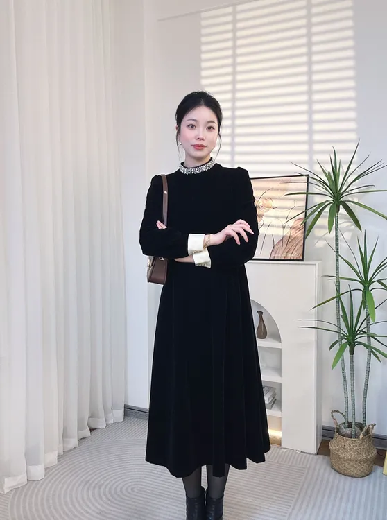 新年战袍丝绒黑色长裙赫本风连衣裙收腰显瘦高级感