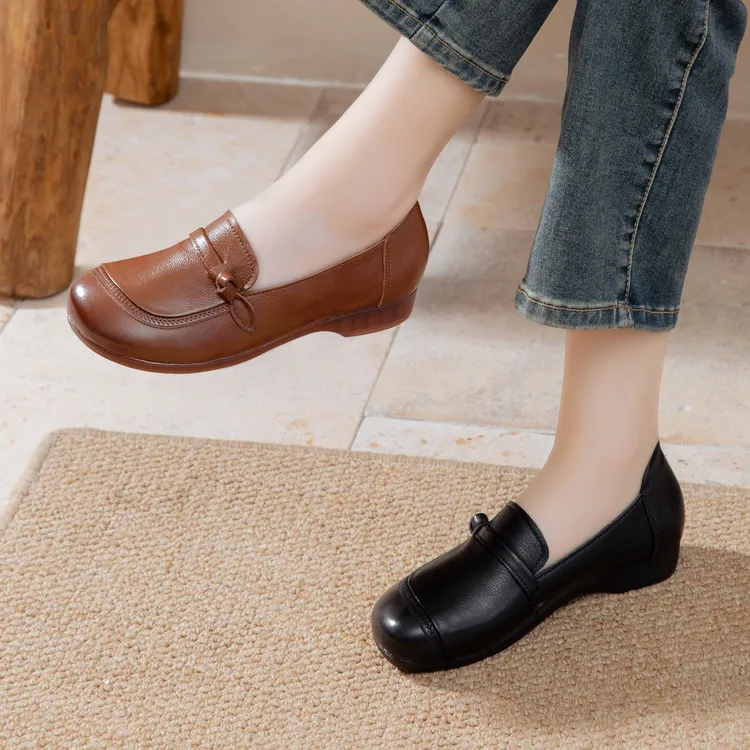 舒适妈妈鞋2025秋季真皮软底中老年女士牛皮鞋牛筋底防滑平底单鞋
