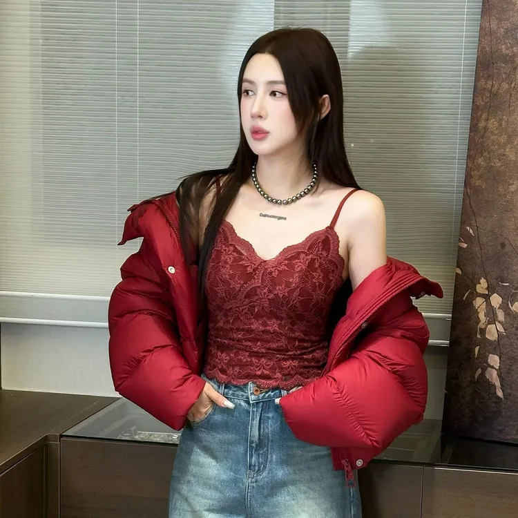 G. yantong/郭彦彤法式V领蕾丝吊带带胸垫内搭显瘦纯欲DD1270