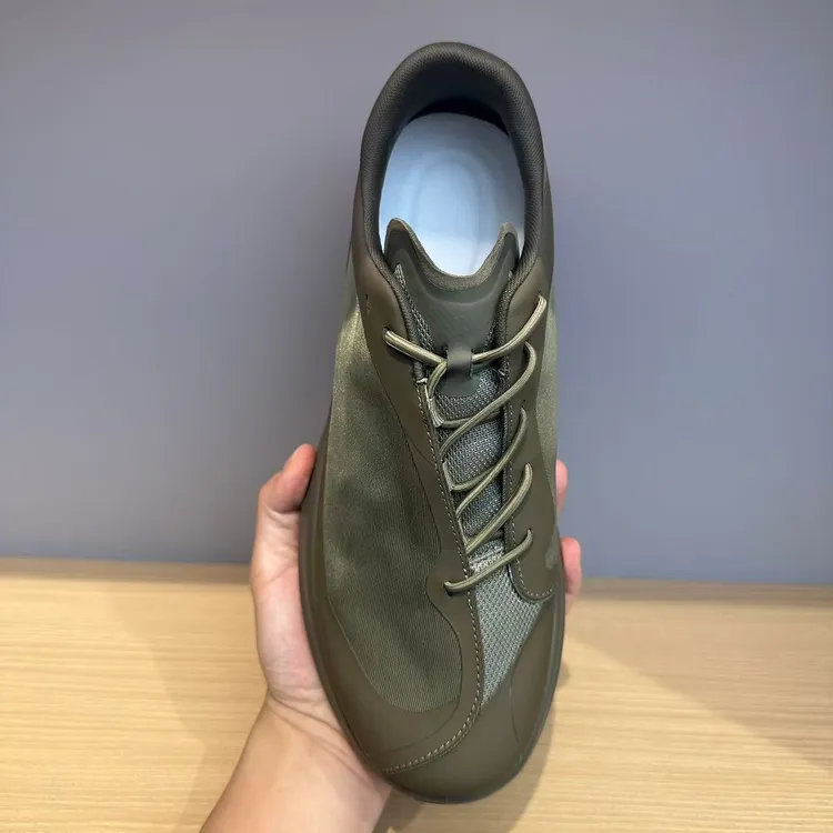 户外时尚防滑耐磨徒步越野登山鞋户外全地形中帮时尚网面运动休闲