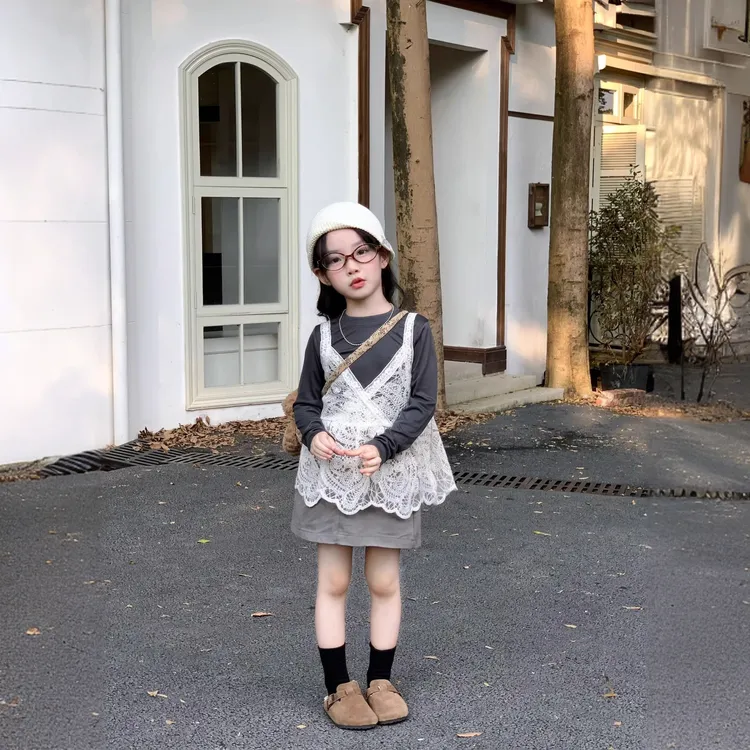 女宝宝2025秋季新款长袖打底衫蕾丝吊带百搭休闲短裙韩版女童套装