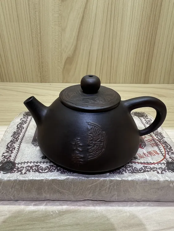 云南建水紫陶 纯手工 【古钱币堆雕小石瓢】80CC